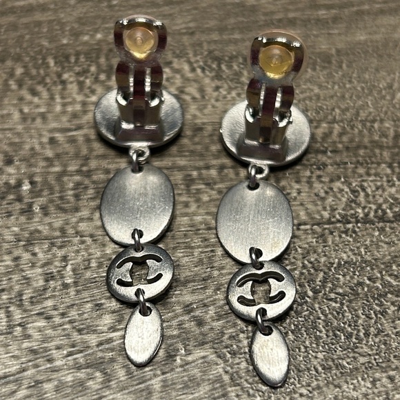 229. CHANEL (Clip)Oval Drop Matte Silver Logo Earrings w/coa - Picture 5 of 8